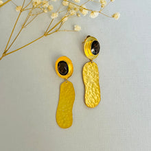 Load image into Gallery viewer, Veera Earrings